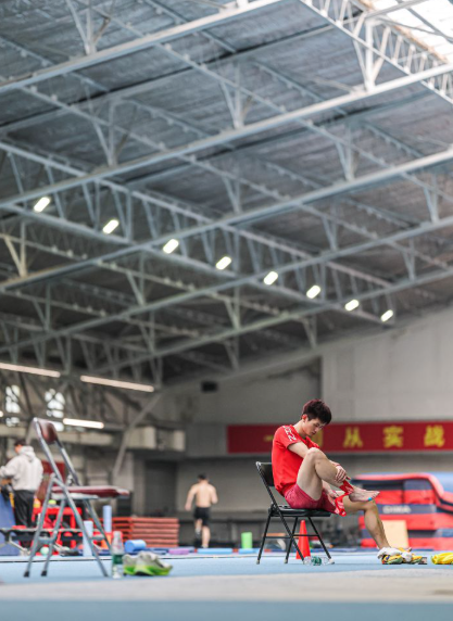 与朋友一起畅玩九游娱乐平台的欢乐